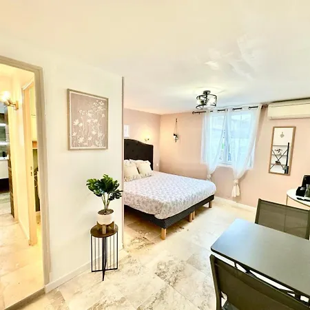 Bed & Breakfast La D'ambre Saint-Laurent-d'Aigouze