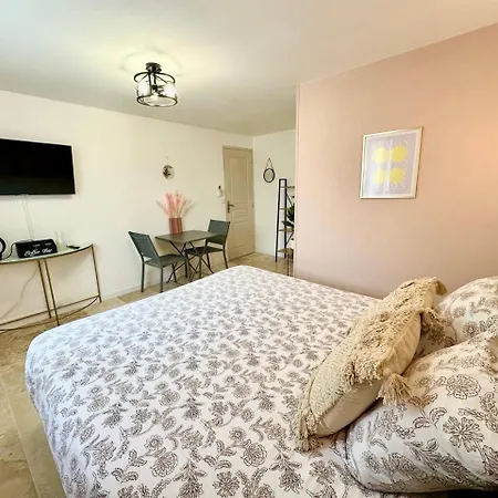 La D'ambre Bed & Breakfast Saint-Laurent-d'Aigouze